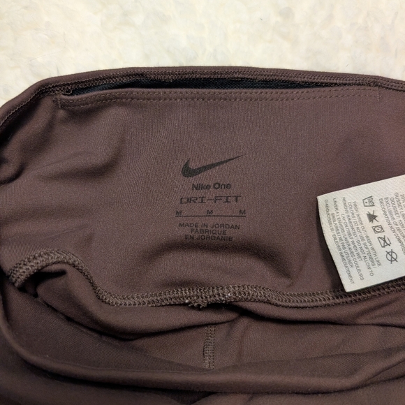 Nike Women's Dark Brown Tank Top And Biker Shorts Size Small - Picture 8 of 9